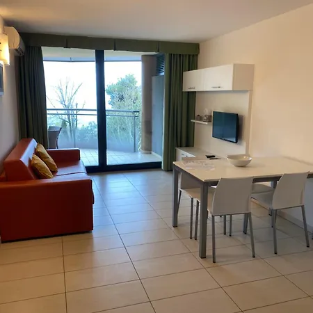 Al Bosco アパートホテル グラード