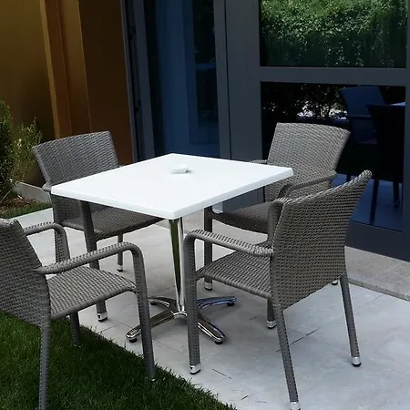 アパートホテル Al Bosco グラード